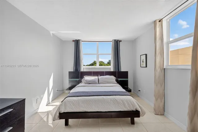 $120,000 | 2801 Somerset Drive, Unit 408, Lauderdale Lakes, FL 33311