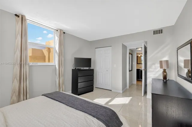 $120,000 | 2801 Somerset Drive, Unit 408, Lauderdale Lakes, FL 33311