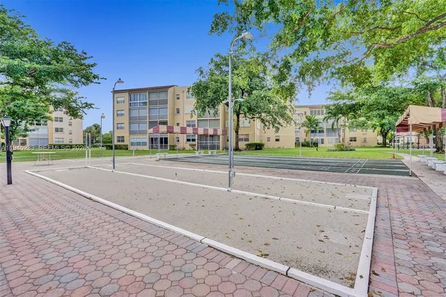 $120,000 | 2801 Somerset Drive, Unit 408, Lauderdale Lakes, FL 33311