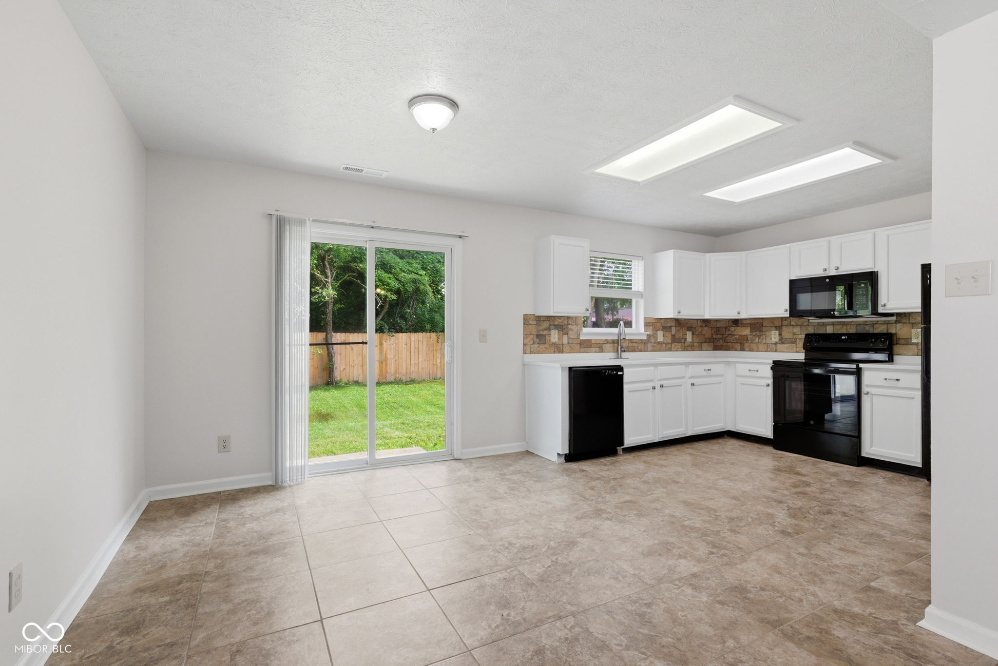 7502 Redcliff Road Indianapolis, IN 46256 - Photo 12 of 41 Gallery Image 12