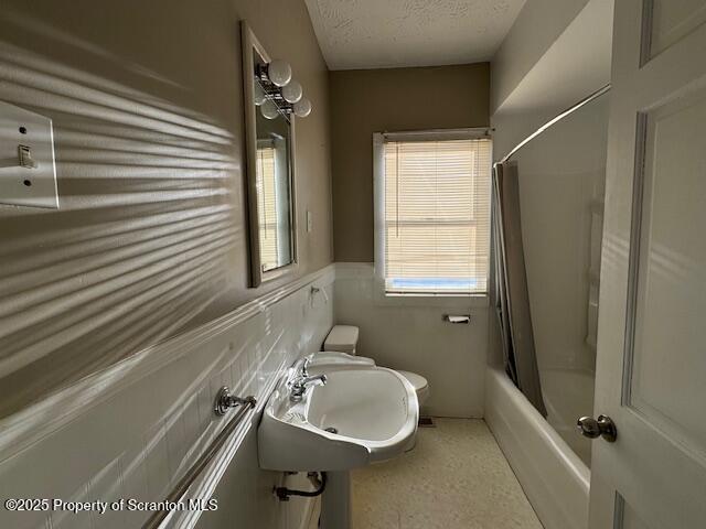 109 Franklin Avenue Tunkhannock, PA 18657 - Photo 13 of 18 a bathroom with a sink a toilet and tub