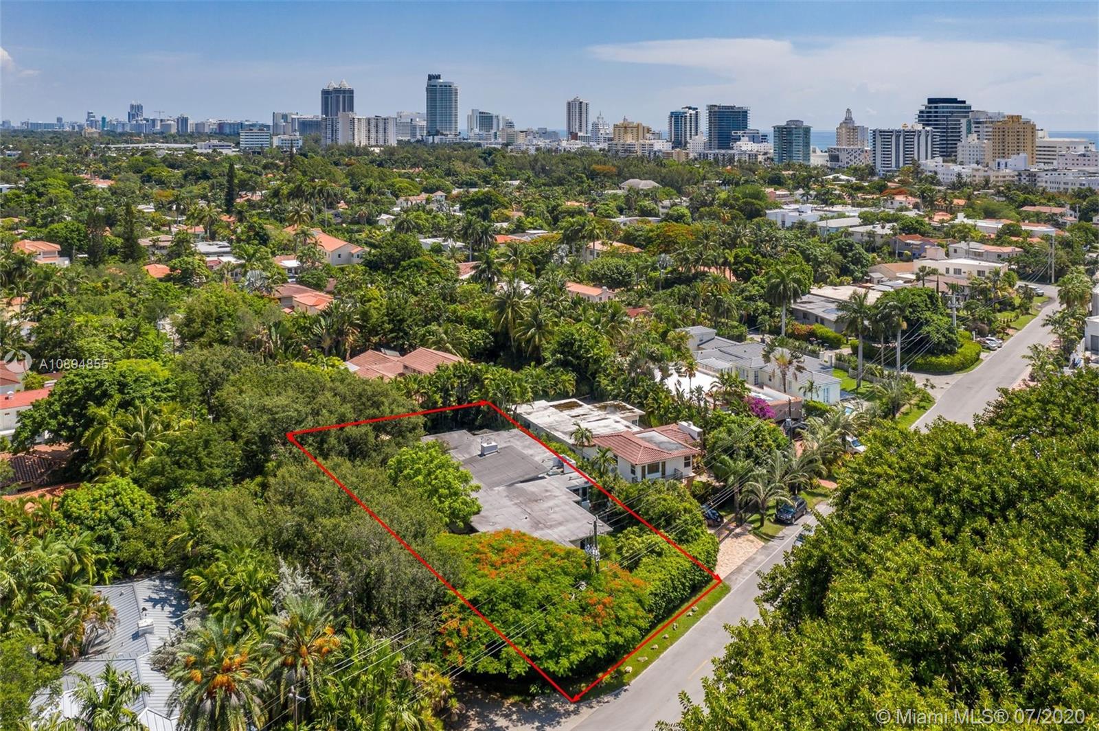 2801 Fairgreen Drive Miami Beach, FL 33140 - Photo 46 of 47 a view of a city