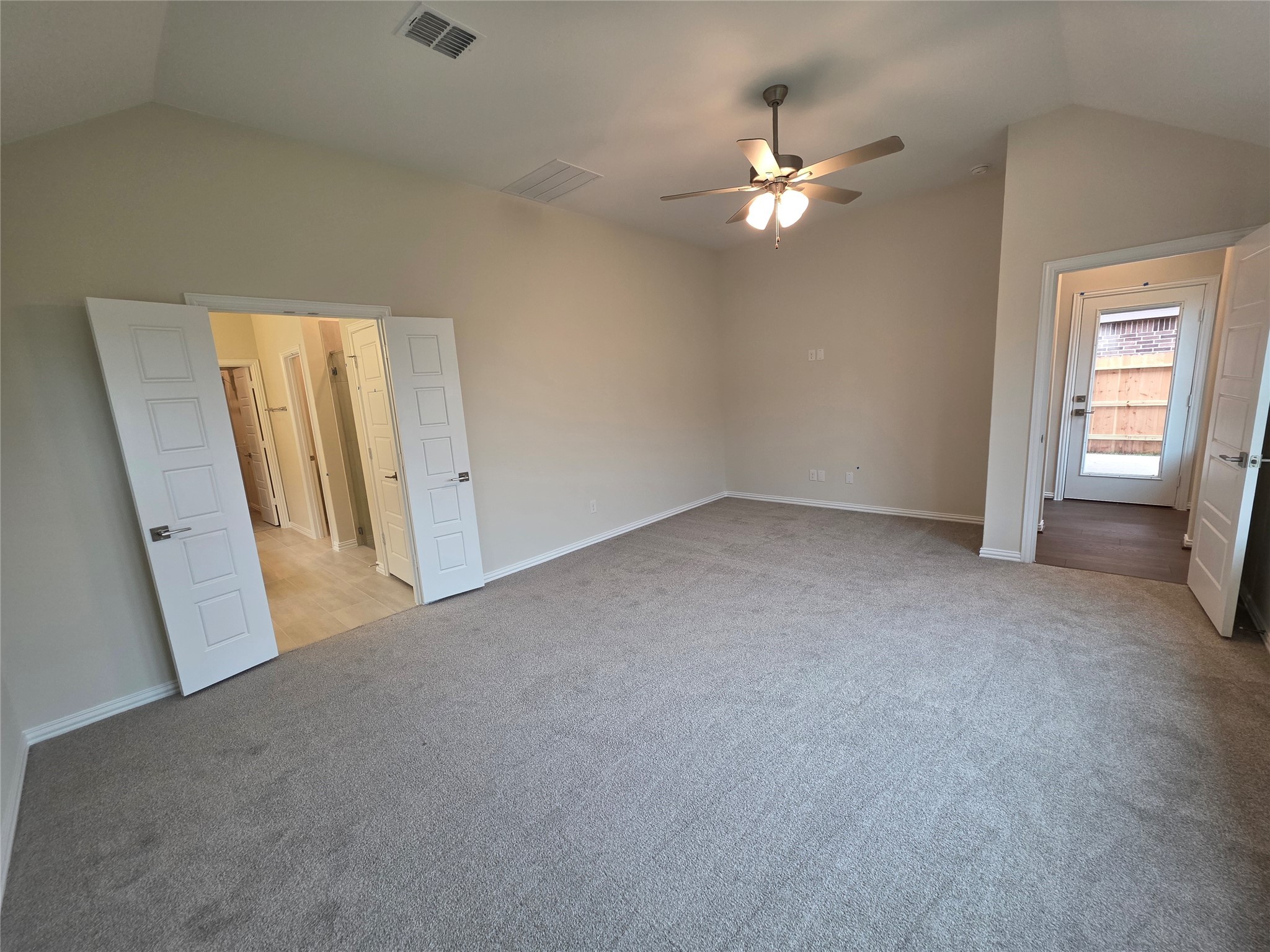 807 Evergreen Frst Lane Rosharon, TX 77583 - Photo 15 of 18 a view of a livingroom with a ceiling fan and window