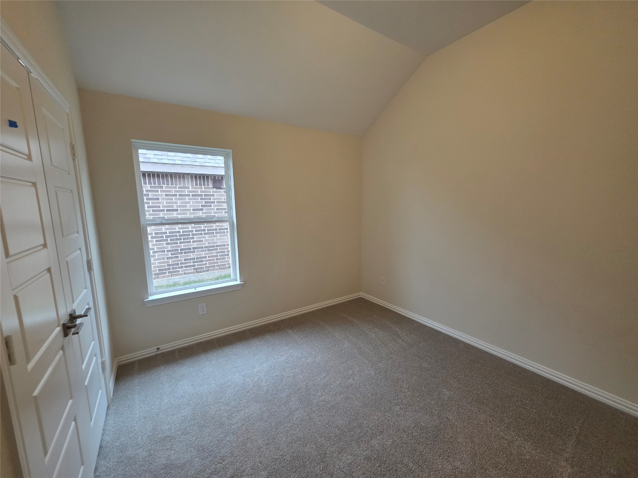 807 Evergreen Frst Lane Rosharon, TX 77583 - Photo 7 of 18 an empty room with a window