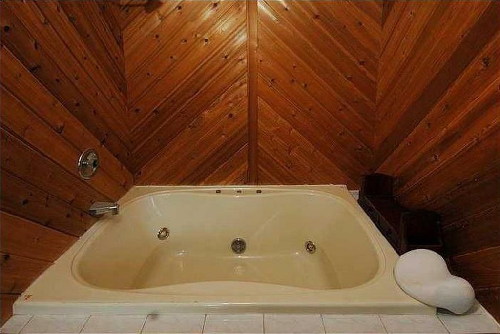 107 Beaver Hill Road Springvale, ME 04083 - Photo 12 of 34 Master Bath (Jetted tub)