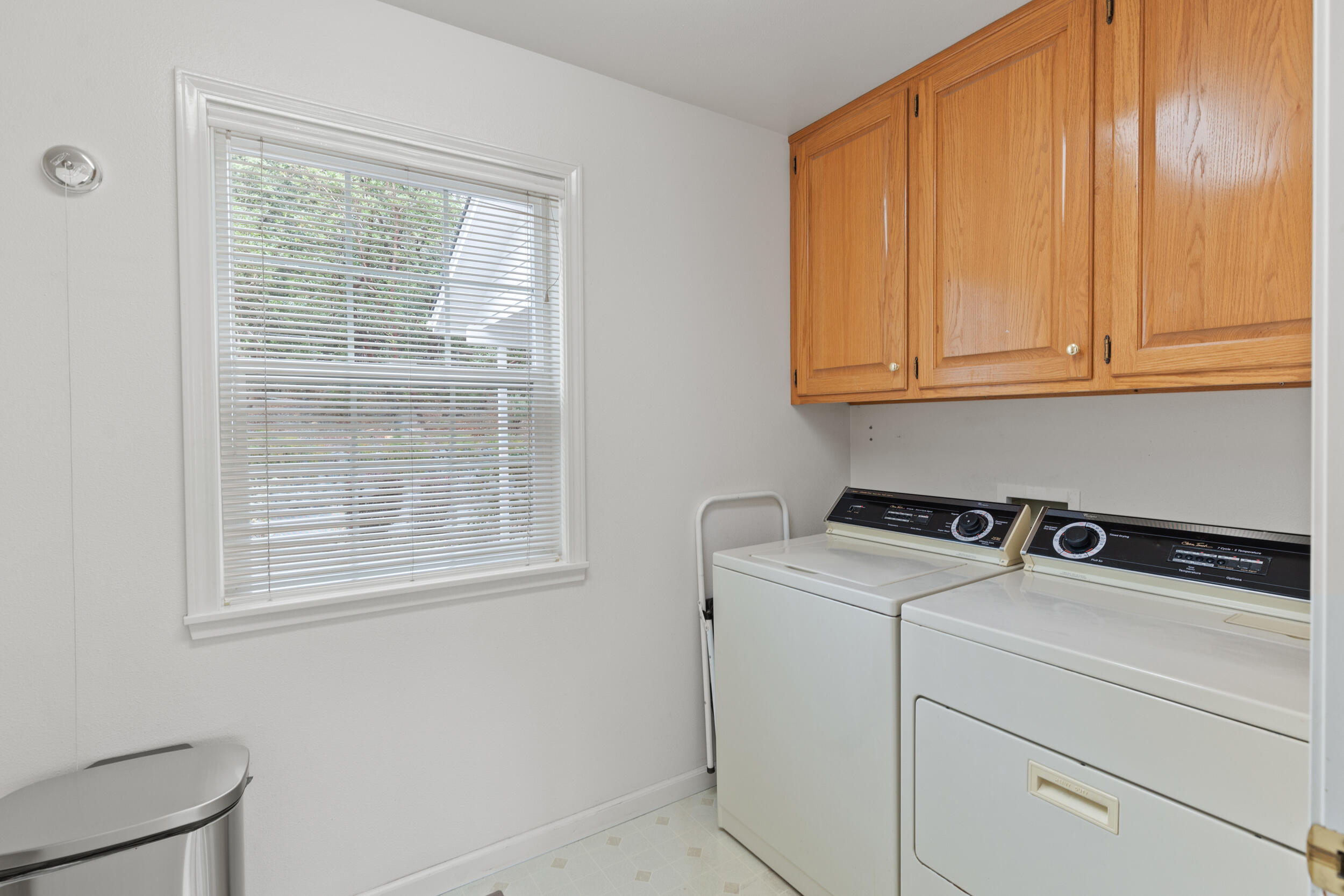 280 Naturescape Road Grants Pass, OR 97527 - Photo 24 of 60 Laundry Room