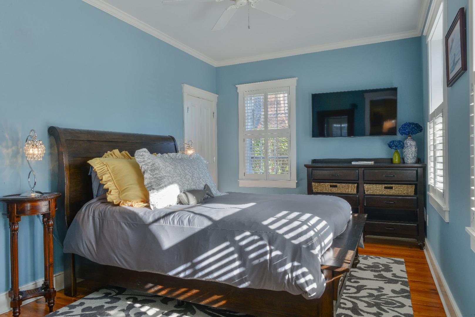 23 West Chester Street, Unit B Nantucket, MA 02554 - Photo 11 of 21 Master bedroom