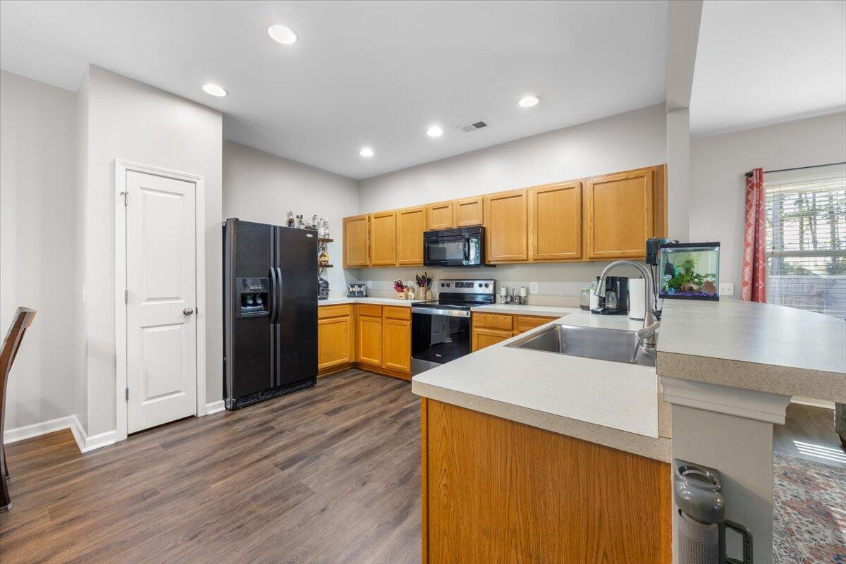 341 Iveson Road Summerville, SC 29486 - Photo 15 of 86 Spacious Kitchen