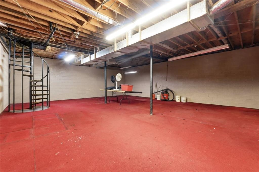 399 Donahoo Road Southeast Silver Creek, GA 30173 - Photo 15 of 22 a view of a room with gym equipment