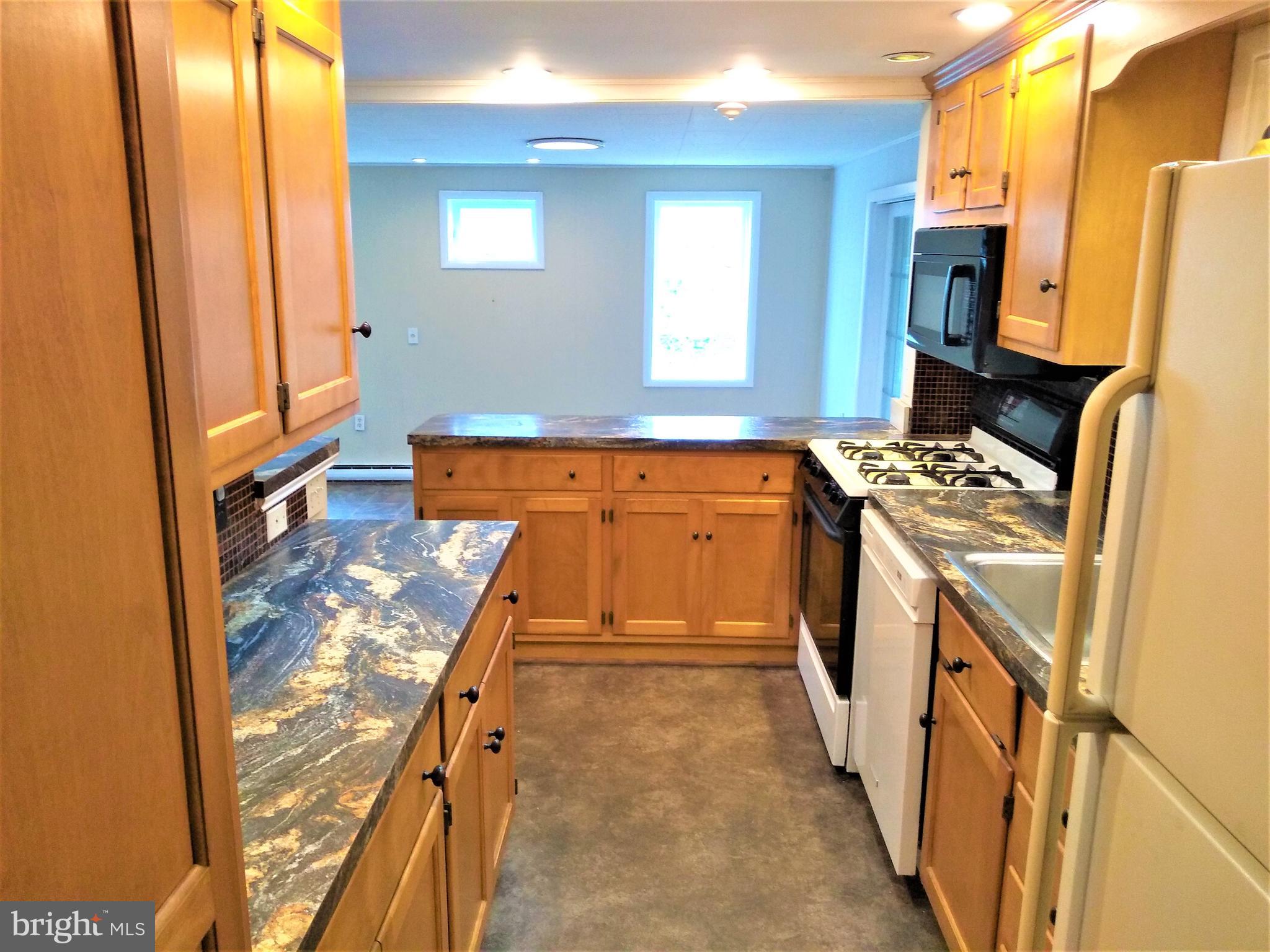 807 Hillaire Road Lancaster, PA 17601 - Photo 12 of 34 Kitchen (2)