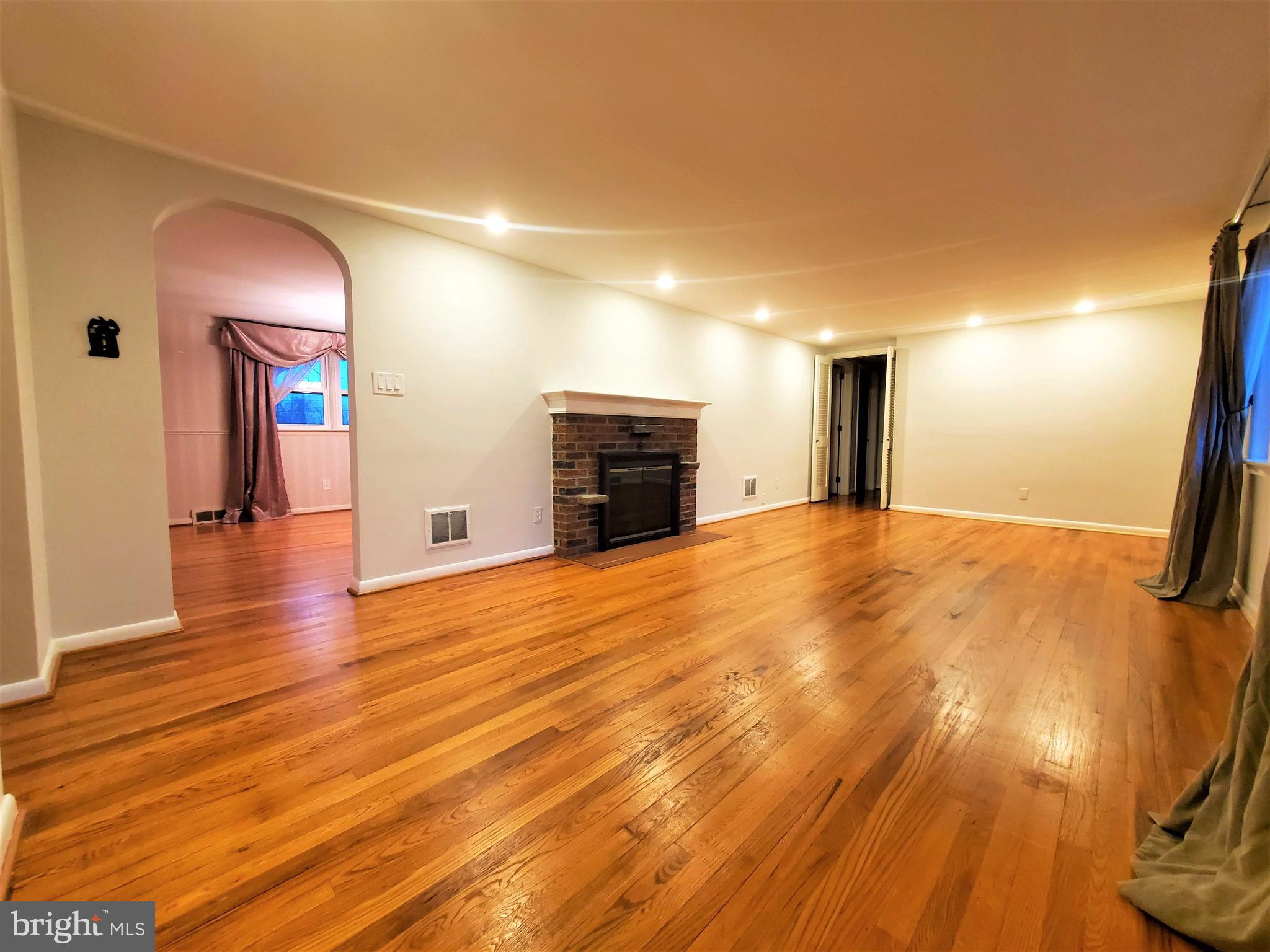807 Hillaire Road Lancaster, PA 17601 - Photo 15 of 34 Living Room (1)