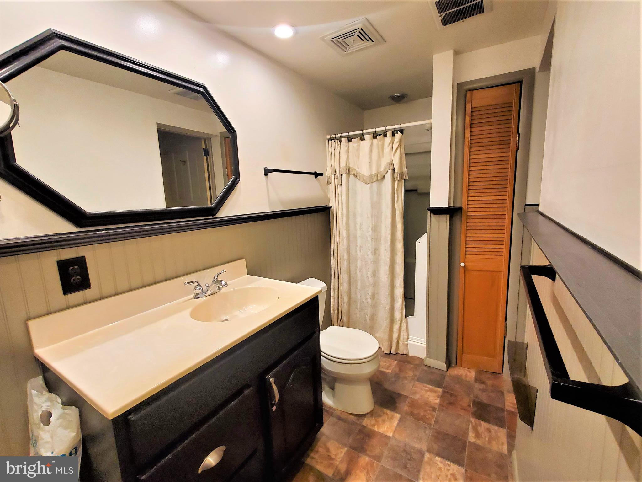 807 Hillaire Road Lancaster, PA 17601 - Photo 26 of 34 Basement Bathroom (2)