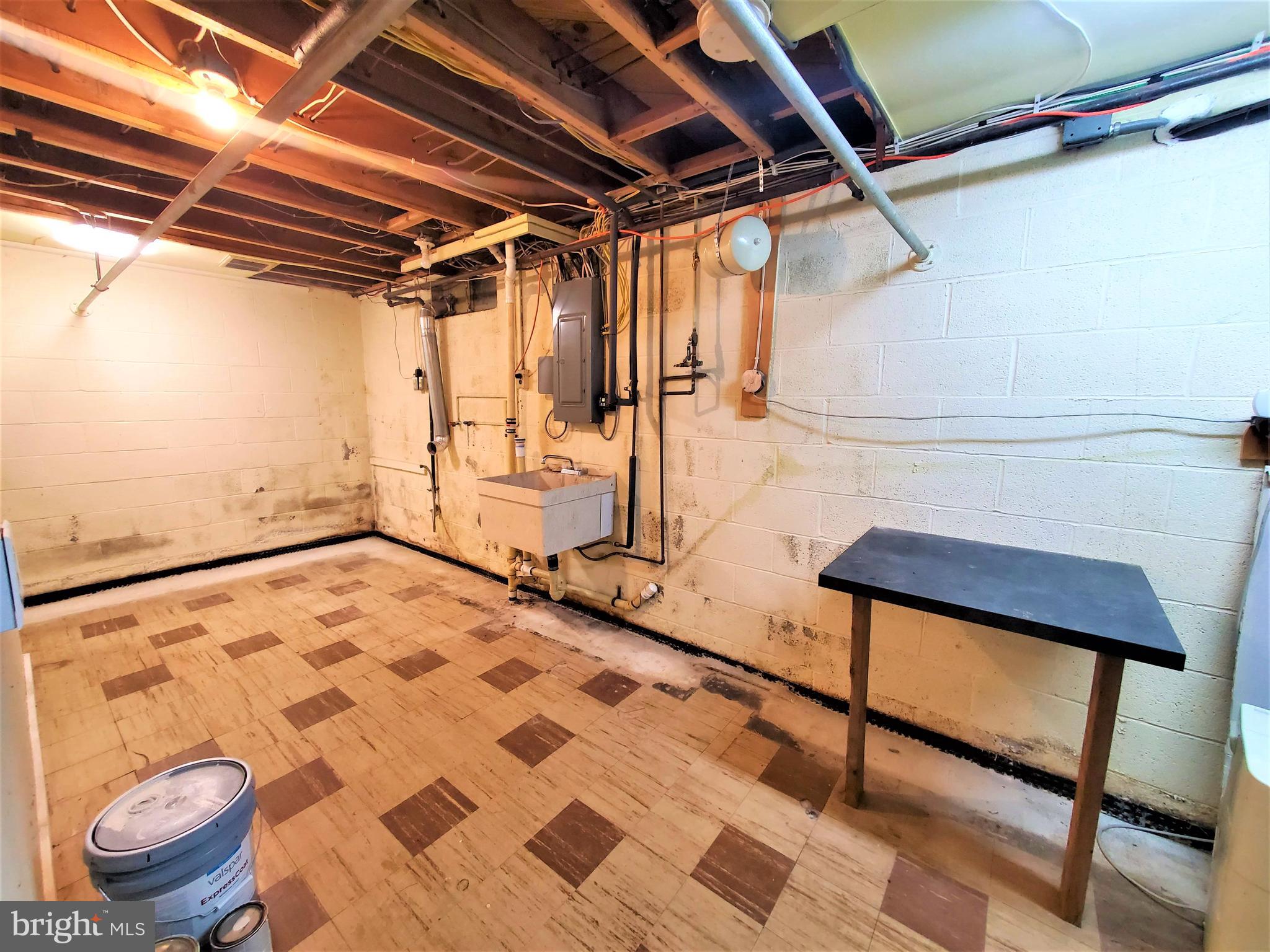 807 Hillaire Road Lancaster, PA 17601 - Photo 30 of 34 Laundry-Utility Room (1)