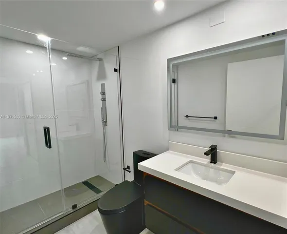 $5,500 | 701 Brickell Key Boulevard, Unit 1111, Miami, FL 33131