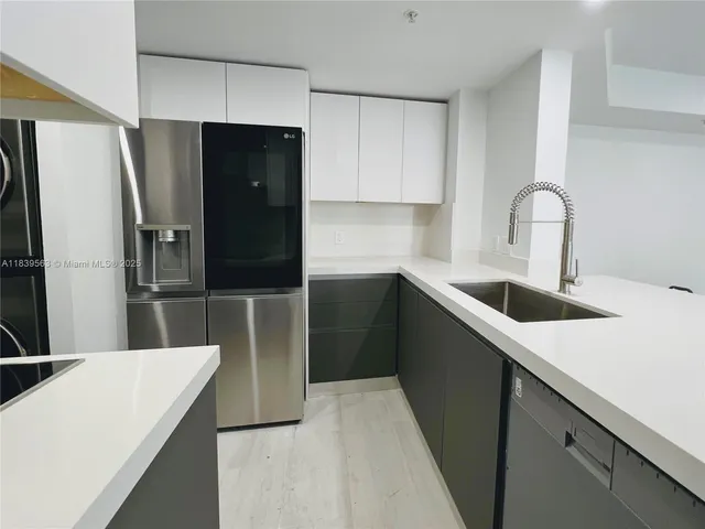 $5,500 | 701 Brickell Key Boulevard, Unit 1111, Miami, FL 33131