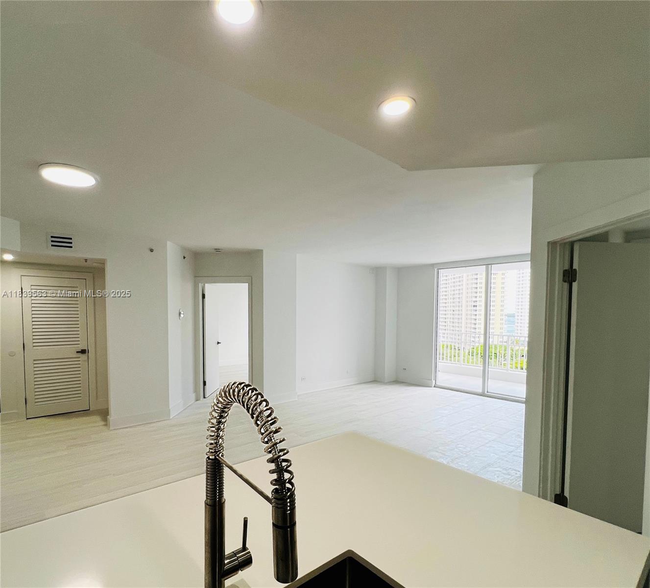 701 Brickell Key Boulevard, Unit 1111 Miami, FL 33131 - Photo 5 of 17