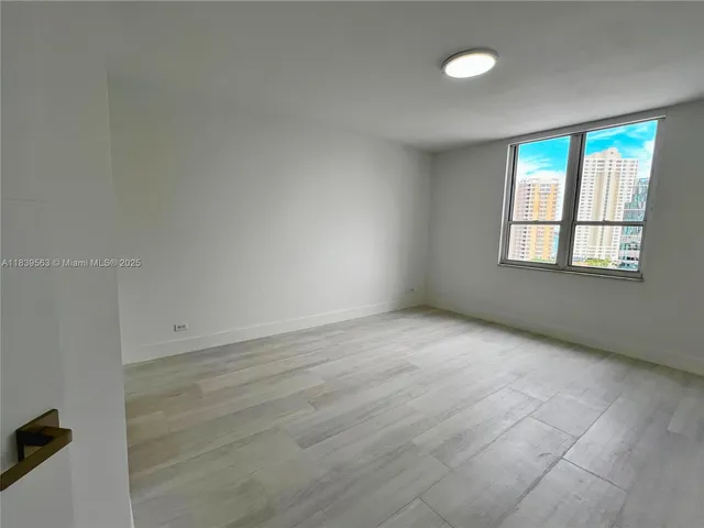 $5,500 | 701 Brickell Key Boulevard, Unit 1111, Miami, FL 33131