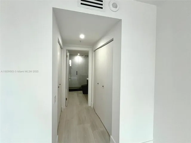 $5,500 | 701 Brickell Key Boulevard, Unit 1111, Miami, FL 33131