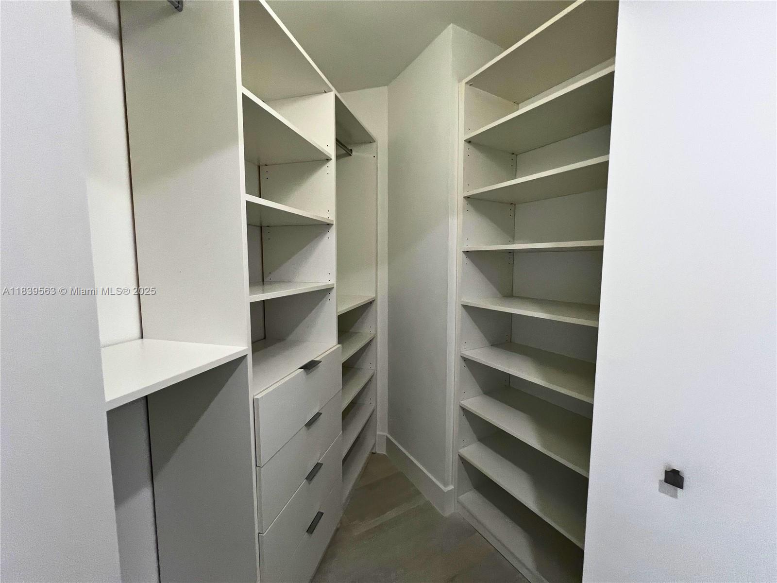 701 Brickell Key Boulevard, Unit 1111 Miami, FL 33131 - Photo 9 of 17
