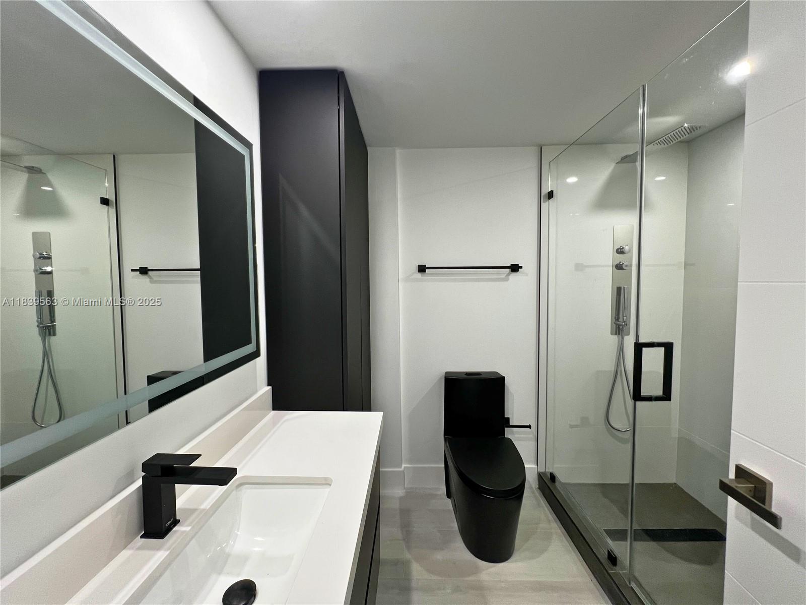 701 Brickell Key Boulevard, Unit 1111 Miami, FL 33131 - Photo 10 of 17