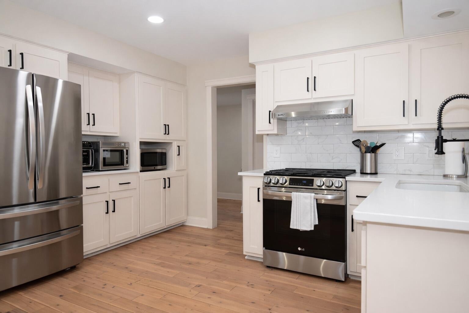 12918 Bell Road Caledonia, WI 53108 - Photo 5 of 24 Kitchen