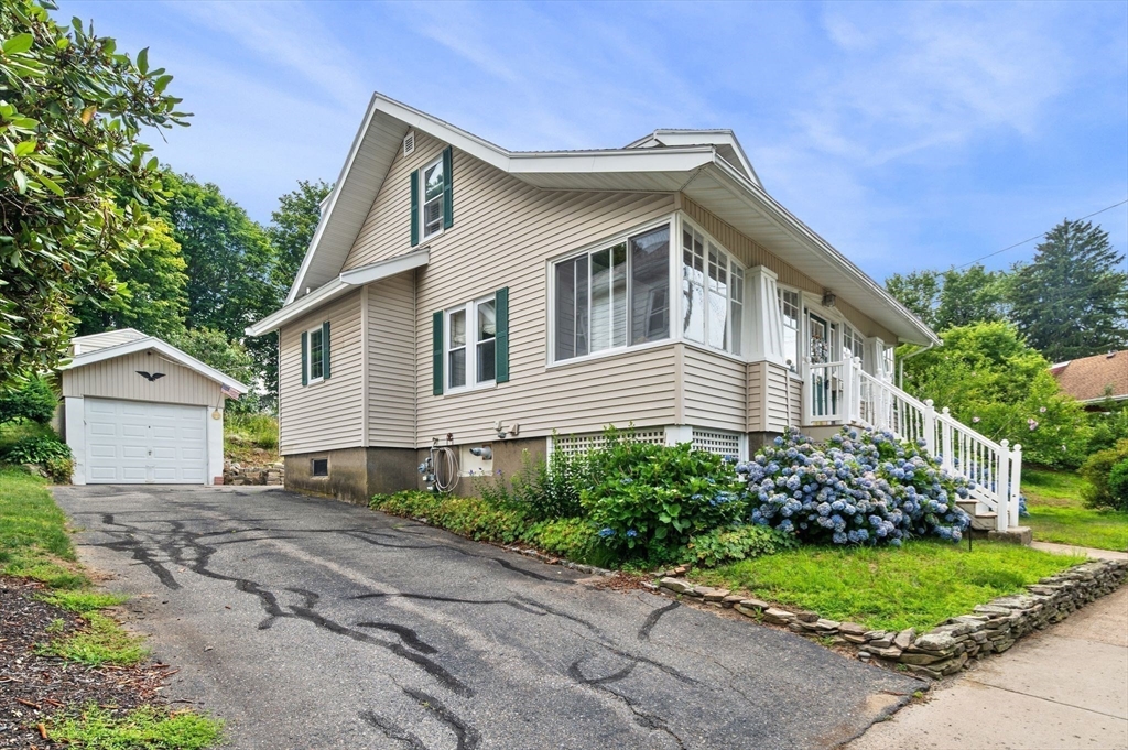 13 Pickman Road Salem, MA 01970 - Photo 7 of 34