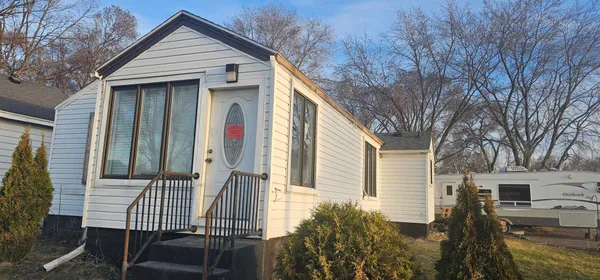 $120,000 | 906 1st Avenue East, Shakopee, MN 55379