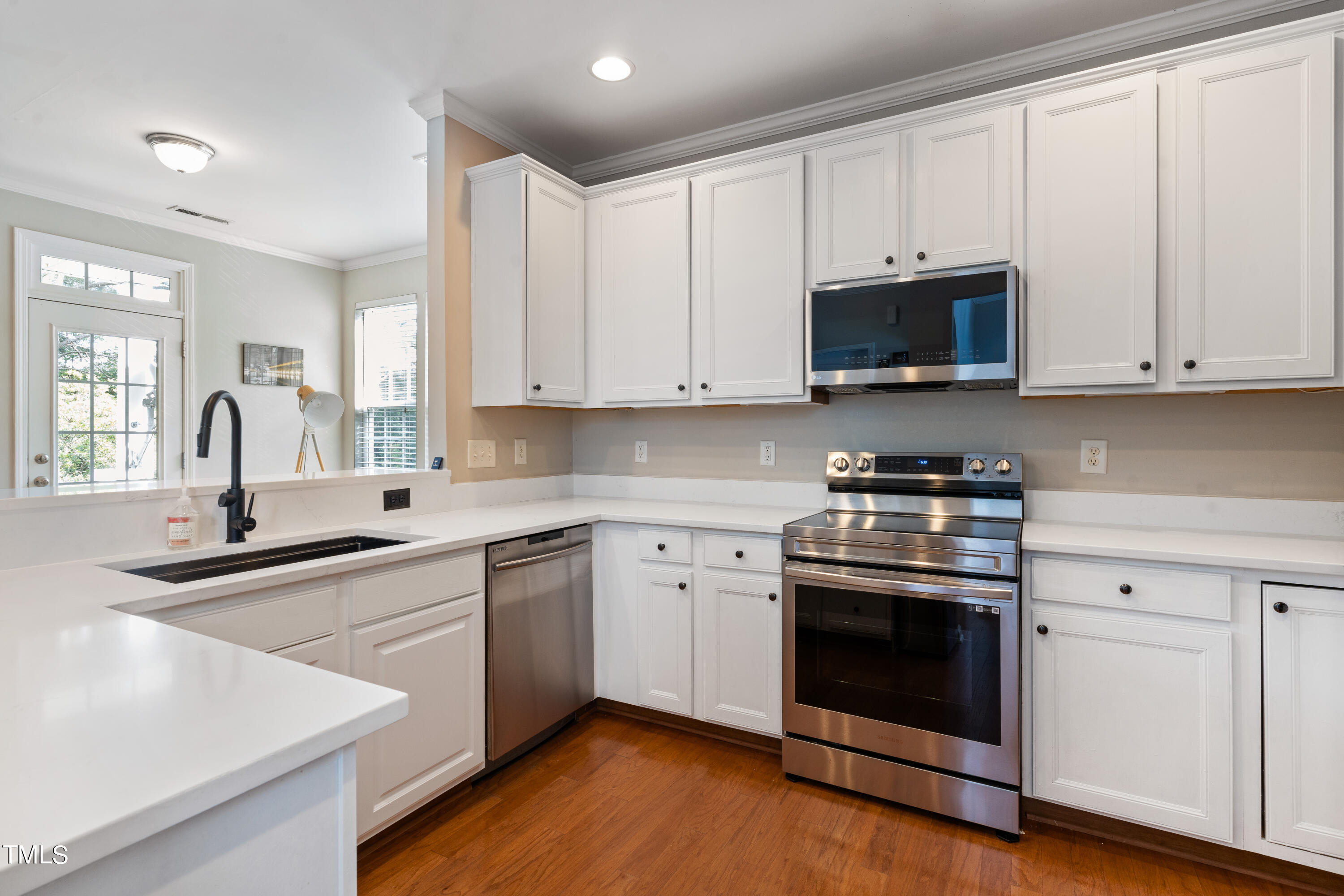 5419 Silver Moon Lane Raleigh, NC 27606 - Photo 5 of 23 04