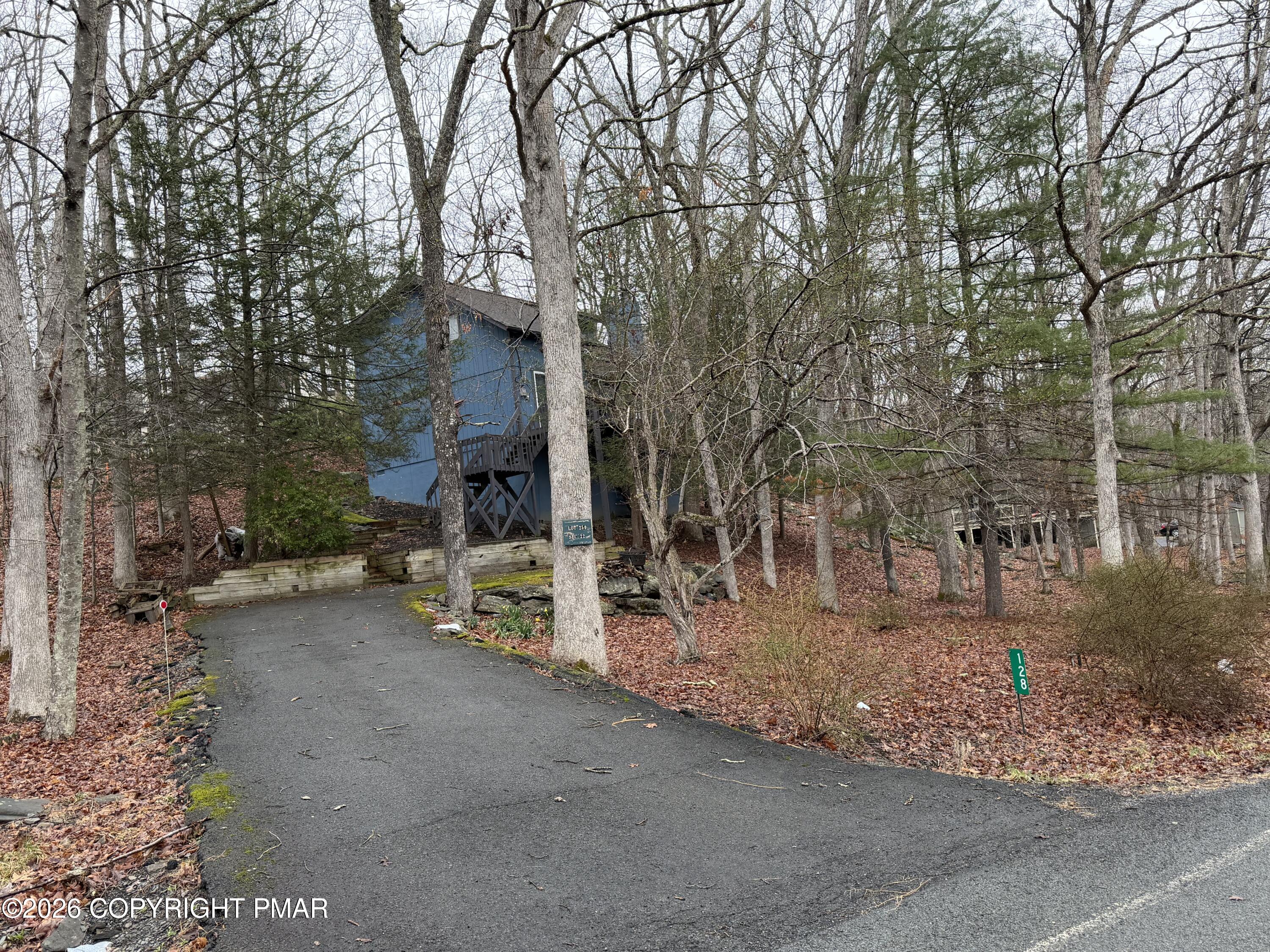 128 Ansted Court Bushkill, PA 18324 - Photo 2 of 15 IMG_1450