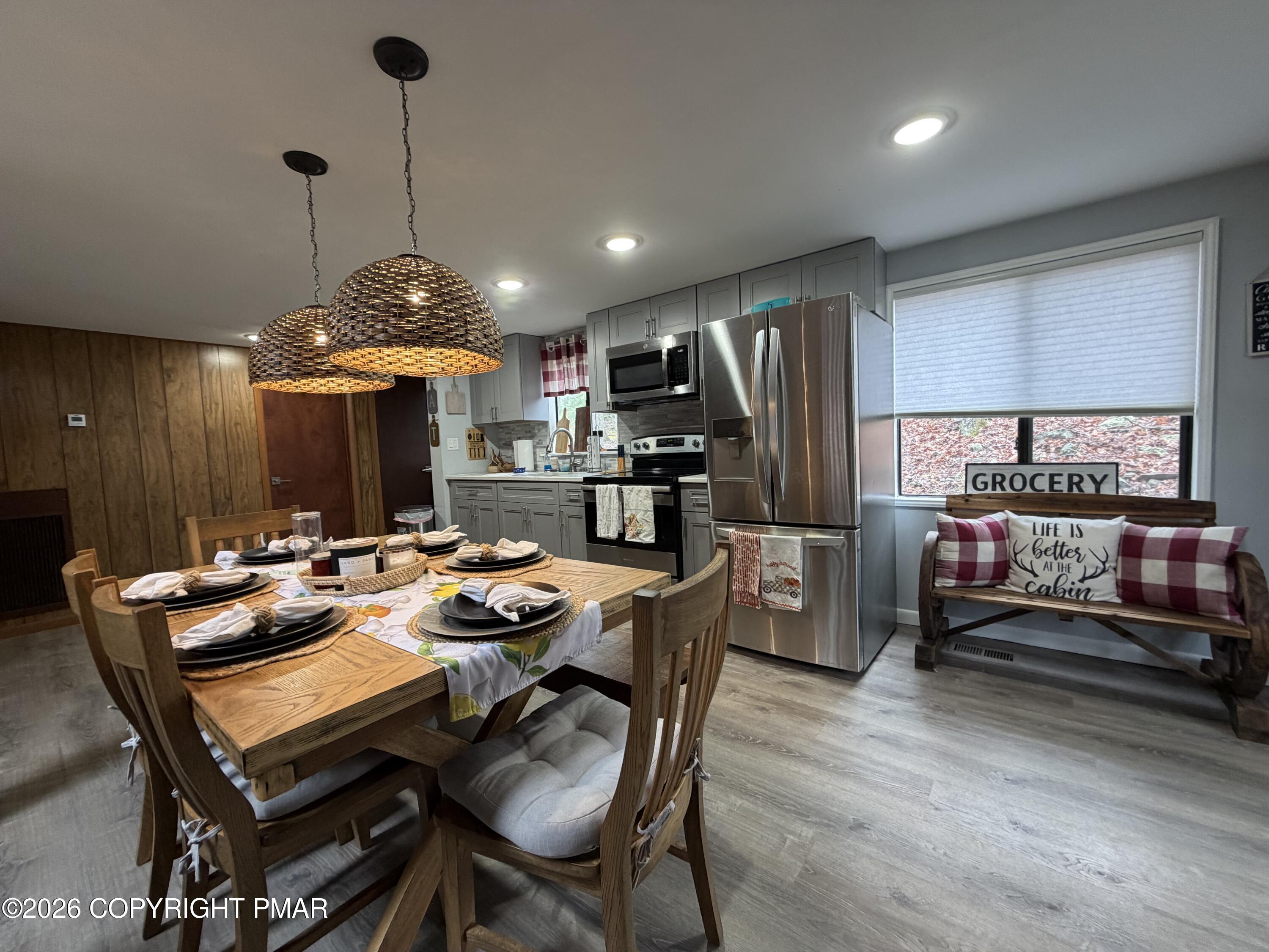 128 Ansted Court Bushkill, PA 18324 - Photo 4 of 15 IMG_1413