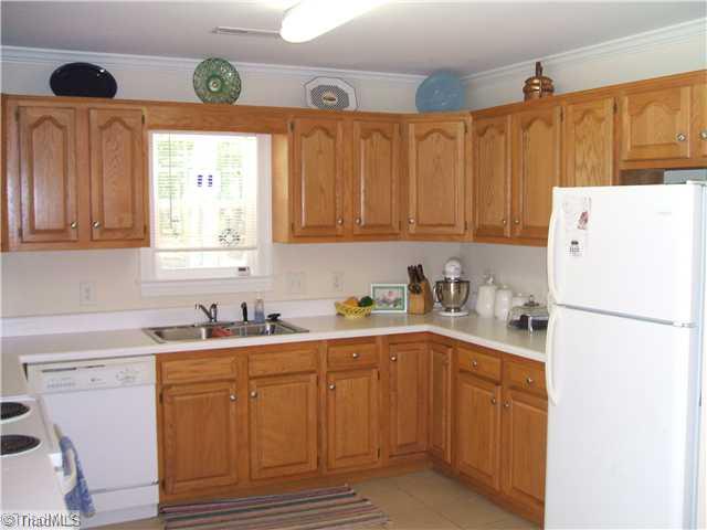 344 Clay Flynt Road Kernersville, NC 27284 - Photo 8 of 15 Kitchen. Continues to wrap around!