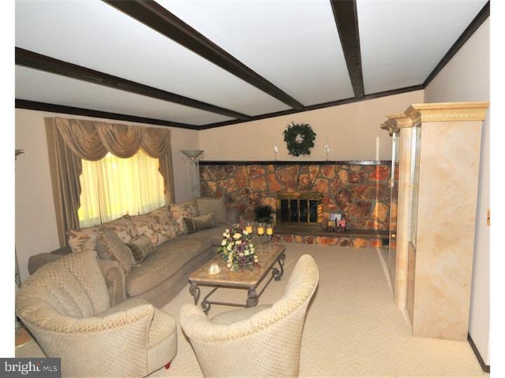9 Charter Oak Road Clementon, NJ 08021 - Photo 11 of 24 Family Room