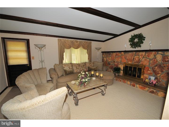 9 Charter Oak Road Clementon, NJ 08021 - Photo 13 of 24 Family Room