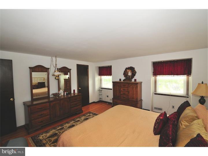 9 Charter Oak Road Clementon, NJ 08021 - Photo 16 of 24 Bedroom - Main