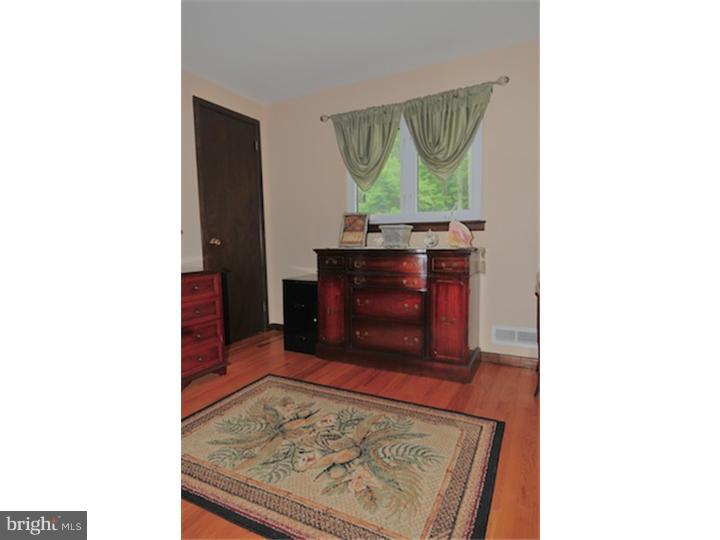 9 Charter Oak Road Clementon, NJ 08021 - Photo 17 of 24 Bedroom - Main