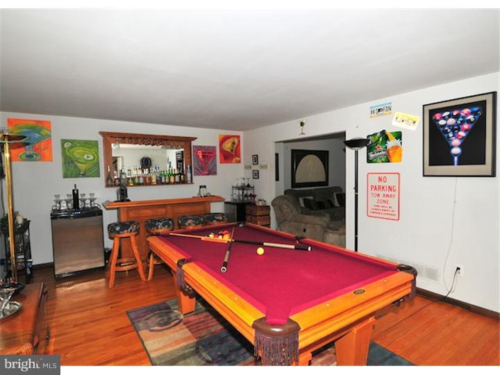 9 Charter Oak Road Clementon, NJ 08021 - Photo 3 of 24 Living Room