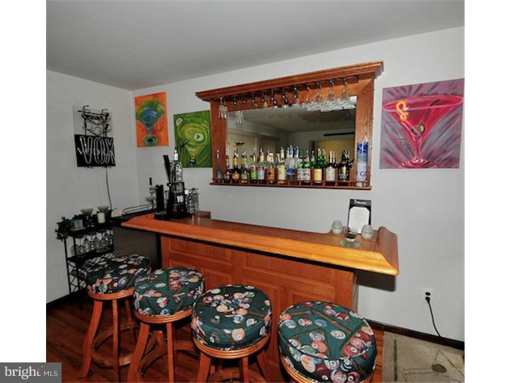 9 Charter Oak Road Clementon, NJ 08021 - Photo 4 of 24 Living Room