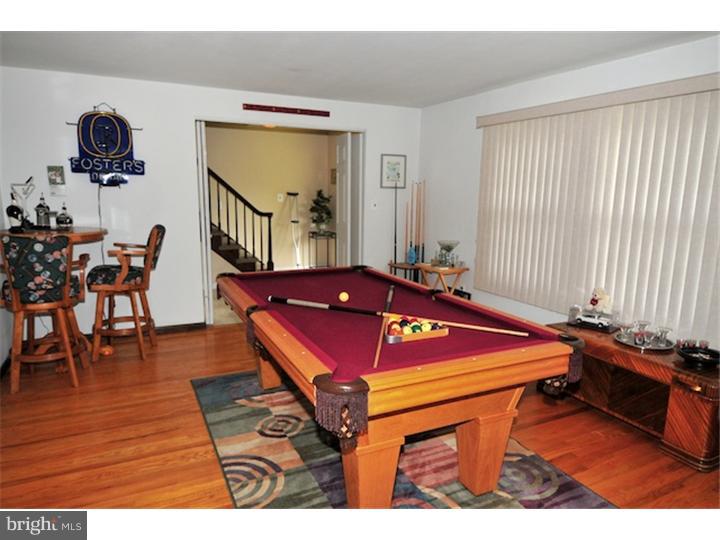 9 Charter Oak Road Clementon, NJ 08021 - Photo 5 of 24 Living Room