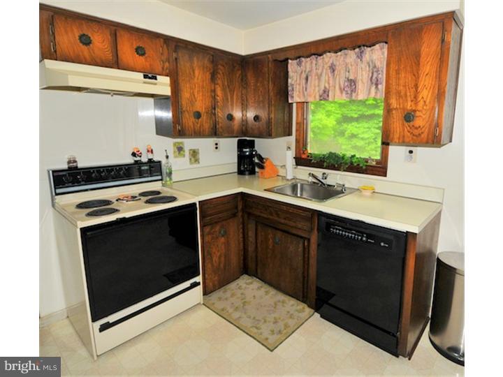 9 Charter Oak Road Clementon, NJ 08021 - Photo 9 of 24 Kitchen