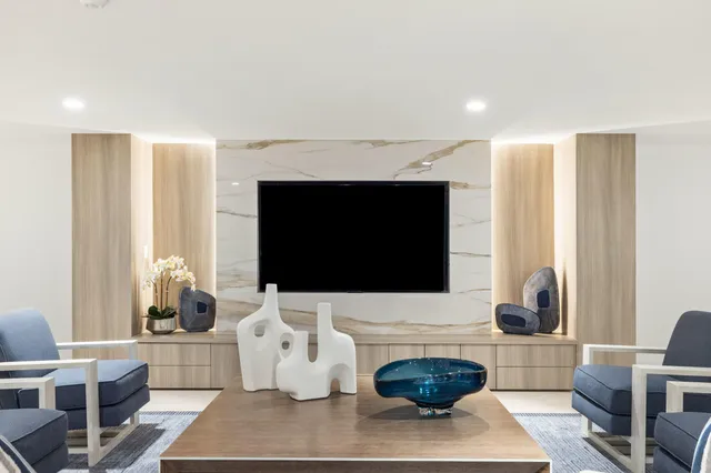 $1,295,000 | 2773 South Ocean Boulevard, Unit 2050, Palm Beach, FL 33480