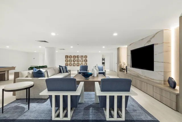 $1,295,000 | 2773 South Ocean Boulevard, Unit 2050, Palm Beach, FL 33480