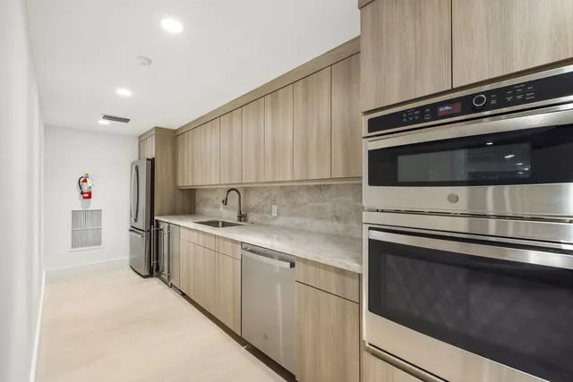 $1,295,000 | 2773 South Ocean Boulevard, Unit 2050, Palm Beach, FL 33480