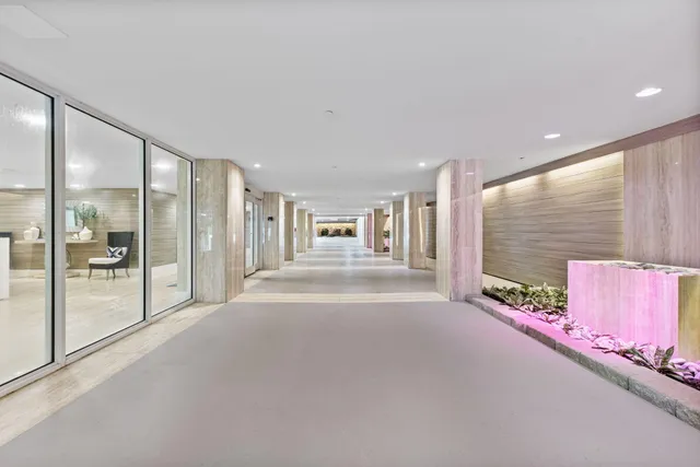 $1,295,000 | 2773 South Ocean Boulevard, Unit 2050, Palm Beach, FL 33480