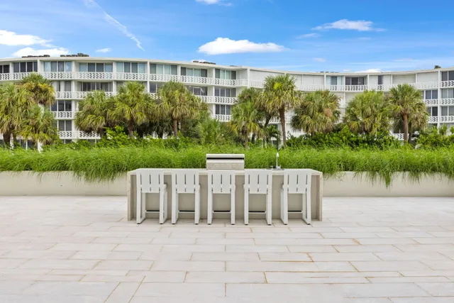 $1,295,000 | 2773 South Ocean Boulevard, Unit 2050, Palm Beach, FL 33480