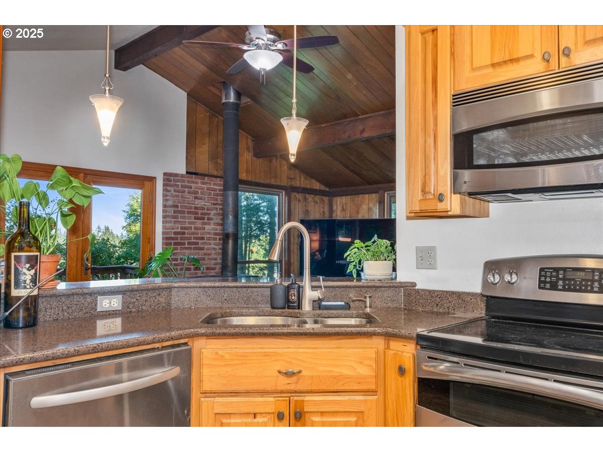 15895 South Hattan Road Oregon City, OR 97045 - Photo 13 of 43