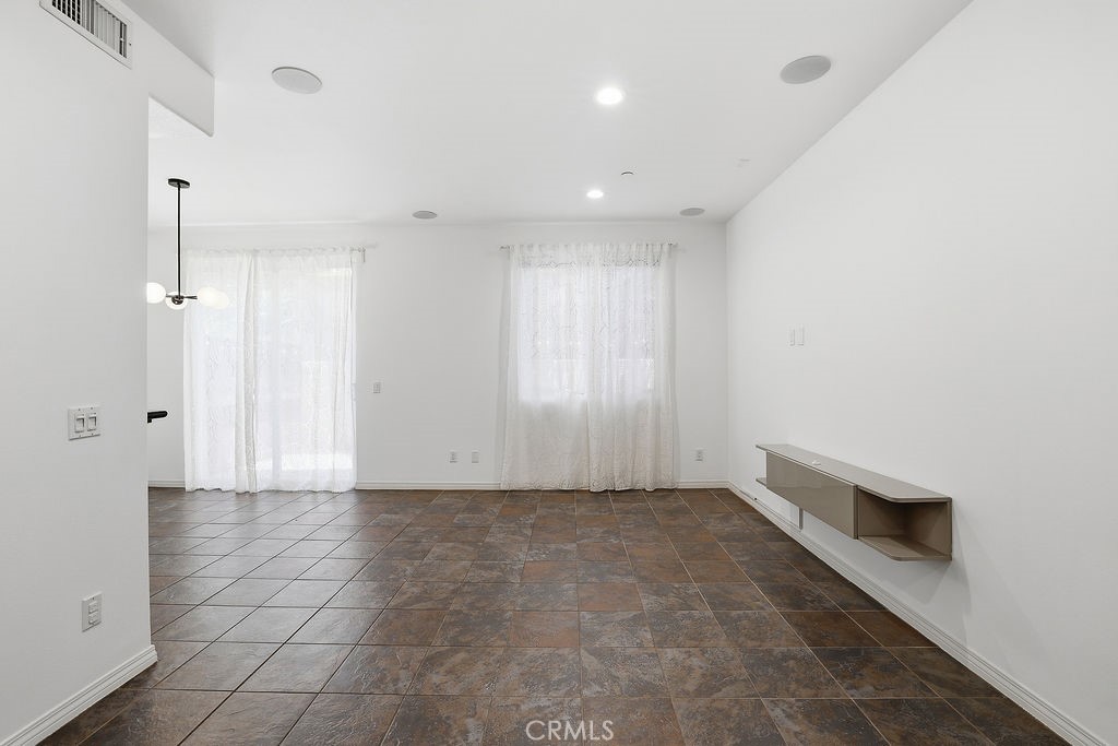 11370 Dream Pacoima, CA 91331 - Photo 5 of 55