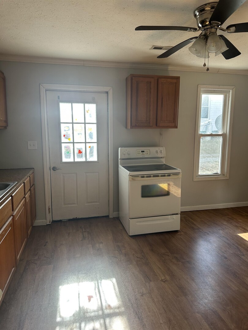 408 North Main Street Anna, IL 62906 - Photo 3 of 17