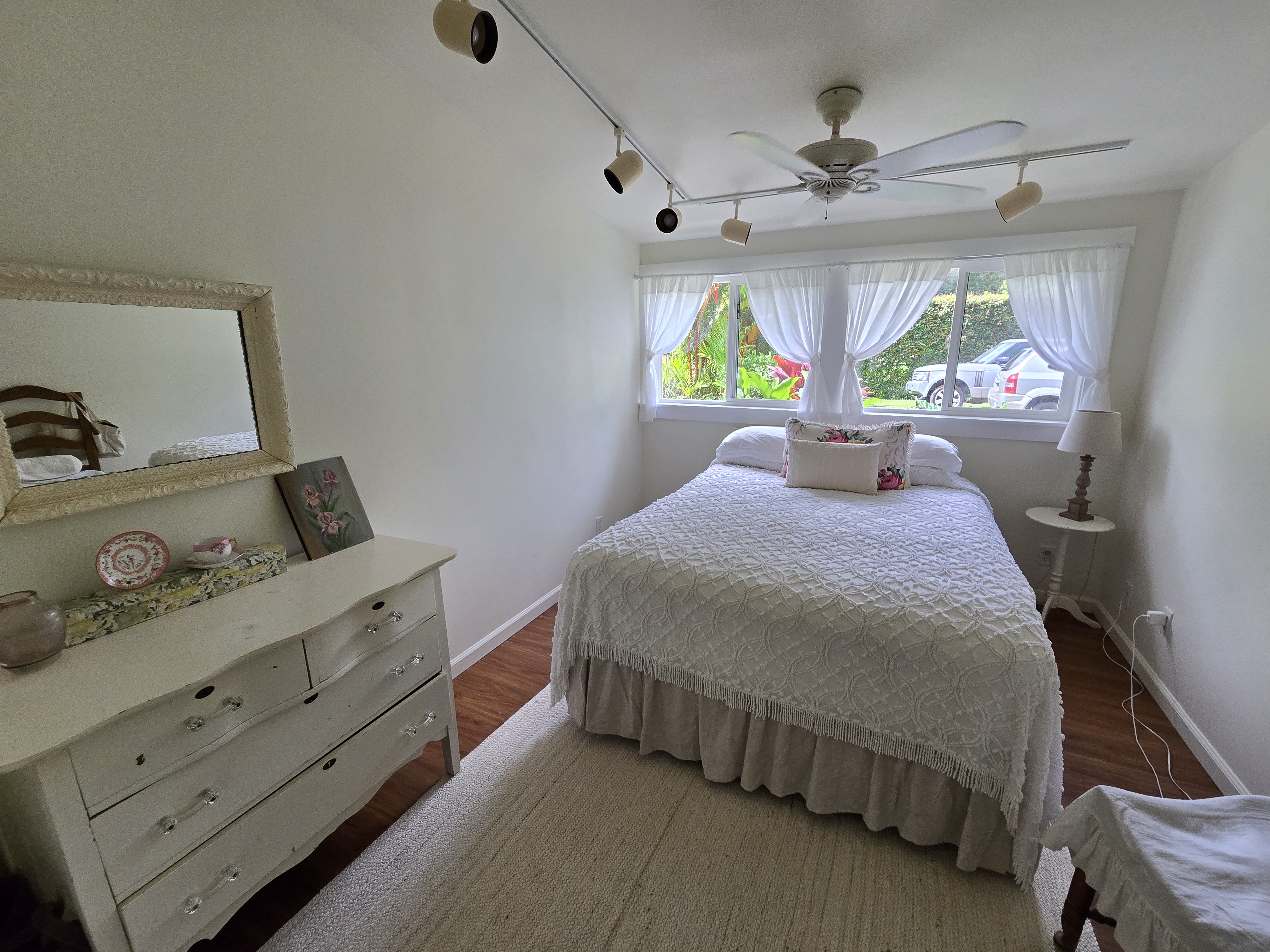 6562 Kahuna Road Kapaa, HI 96746 - Photo 6 of 14 a bed room with a bed and a window