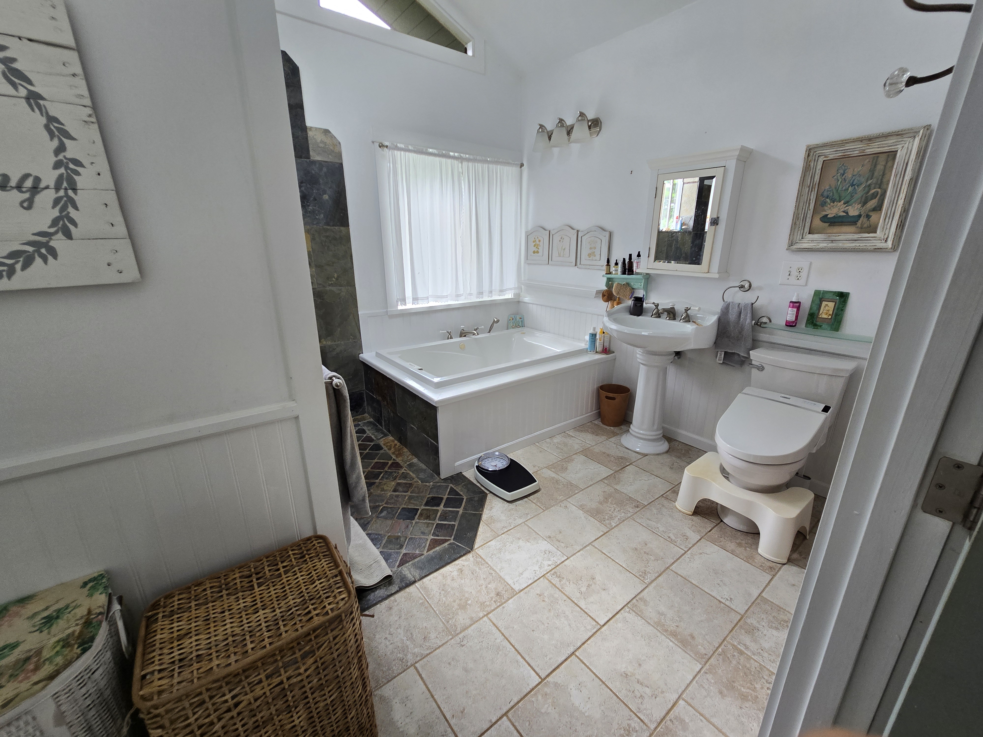 6562 Kahuna Road Kapaa, HI 96746 - Photo 8 of 14 a bathroom with a sink toilet and a mirror