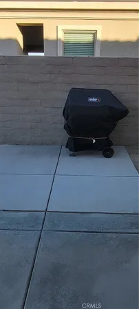 a car parked on the side of a building